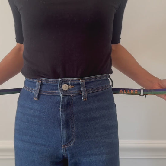 How to video on using the top quality Allez sport hands free dog belt and multi functional leash. Here you can view how to attach one or two leads to the hands free dog walking belt