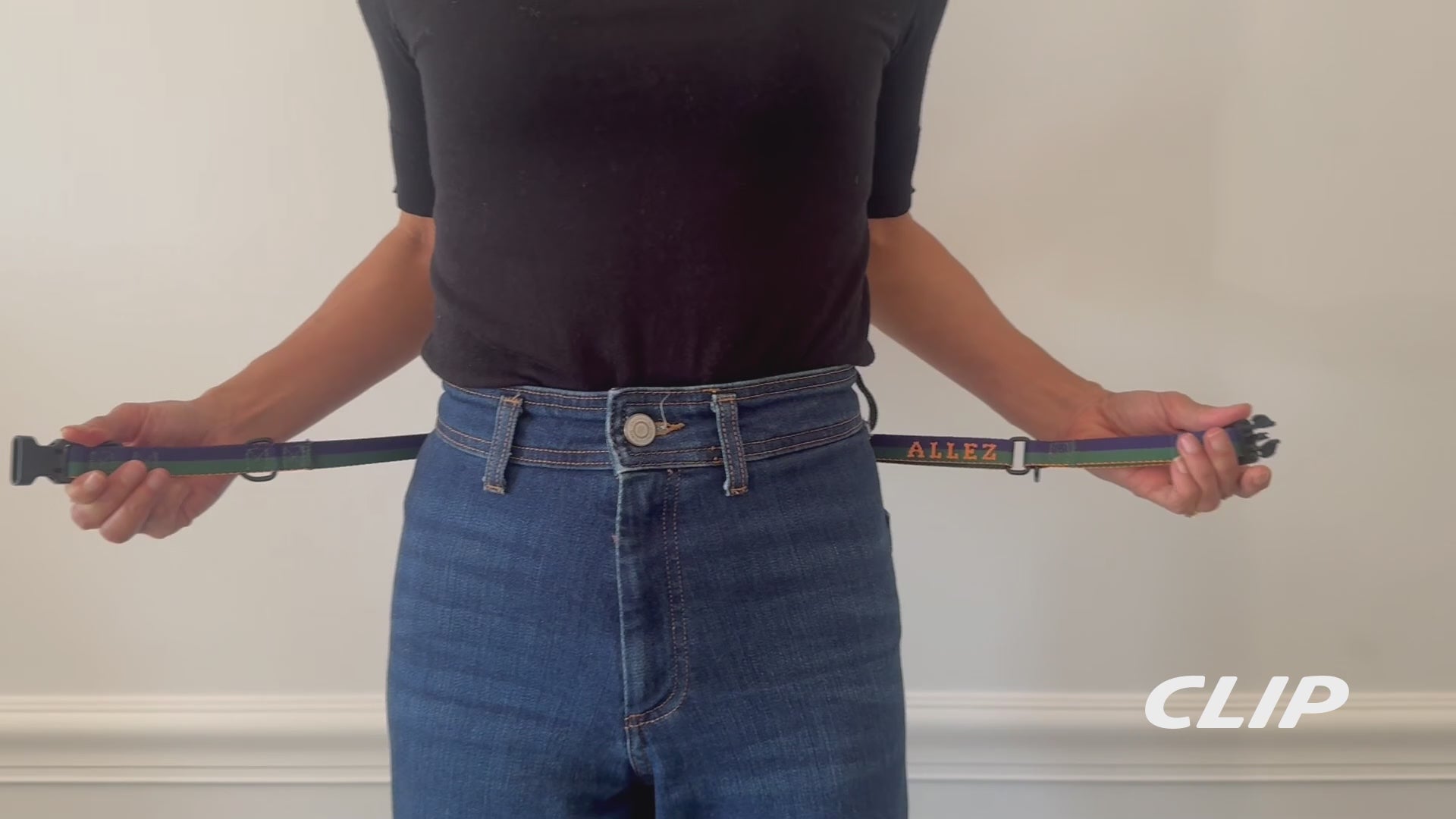 How to video on using the top quality Allez sport hands free dog belt and multi functional leash. Here you can view how to attach one or two leads to the hands free dog walking belt